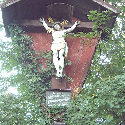 Das Pestkreuz am Westabhang des Grünbühels in Saalfelden, errichtet 1914