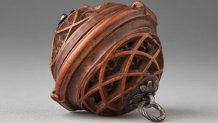 Mary of Burgundy’s prayer nut