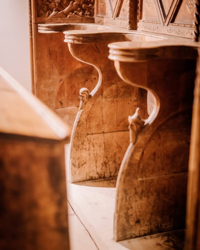 Post vom 01.09.2026 10:00 - ⚜️Exponat des Monats September⚜️ Chorgestühl aus der Wallfahrtskirche St. Leonha