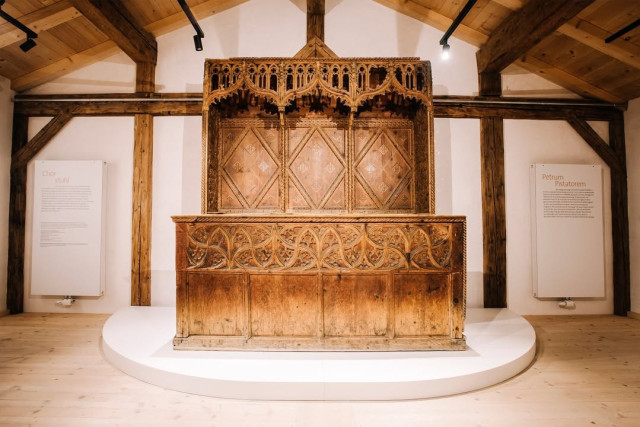 Post vom 01.09.2026 10:00 - ⚜️Exponat des Monats September⚜️ Chorgestühl aus der Wallfahrtskirche St. Leonha